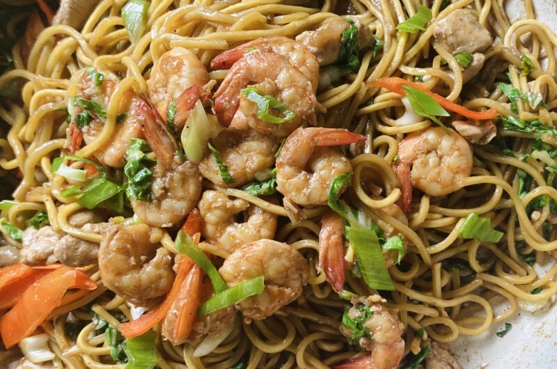 Delicious Stir-Fried Seafood Noodles in 20 Minutes